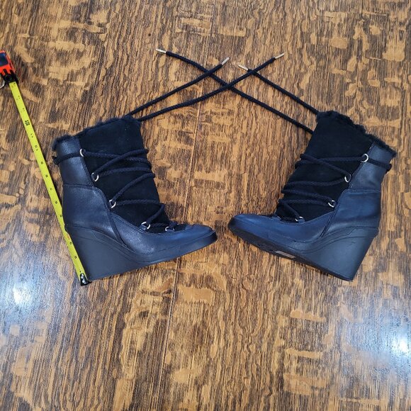 Michael Kors Boots. Leather Upper. Genuine Fur Lining. Wedge. Black. 7.5 - 8M. - Picture 5 of 13